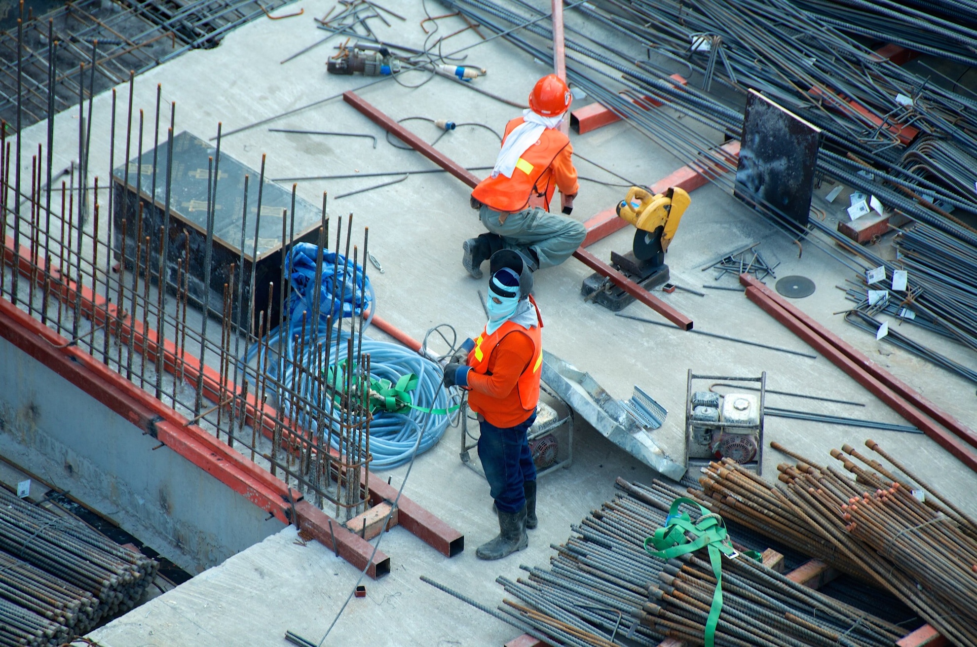 Safety First: Key Strategies to Minimize Risks on Construction Sites hero image