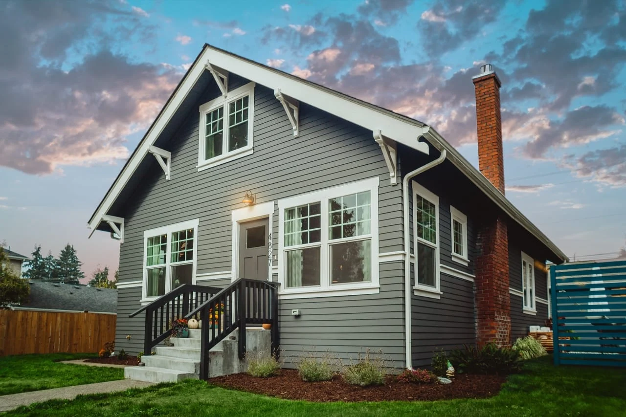 Expert Tips for Choosing the Right Siding for Your Home with ConstrucTUBE hero image